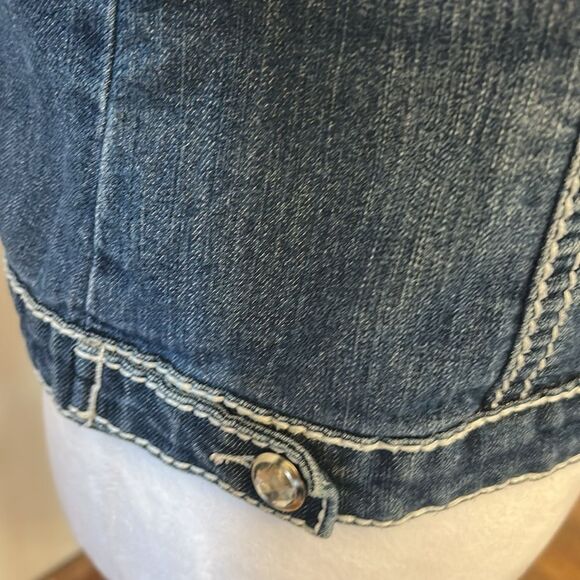 Earl Jeans Classic Blue Denim Jacket with faux diamond buttons Size M EUC - Picture 5 of 8